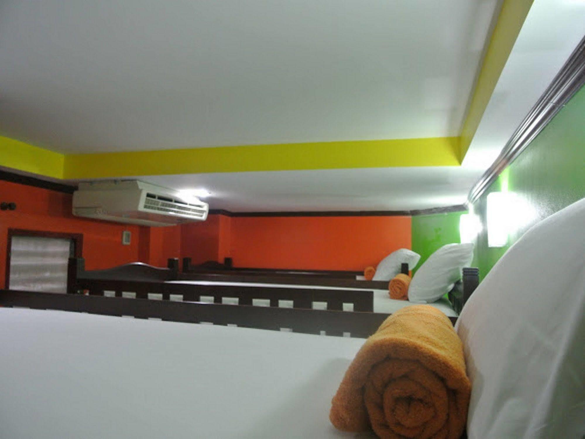 Silla Patong Hostel Luaran gambar