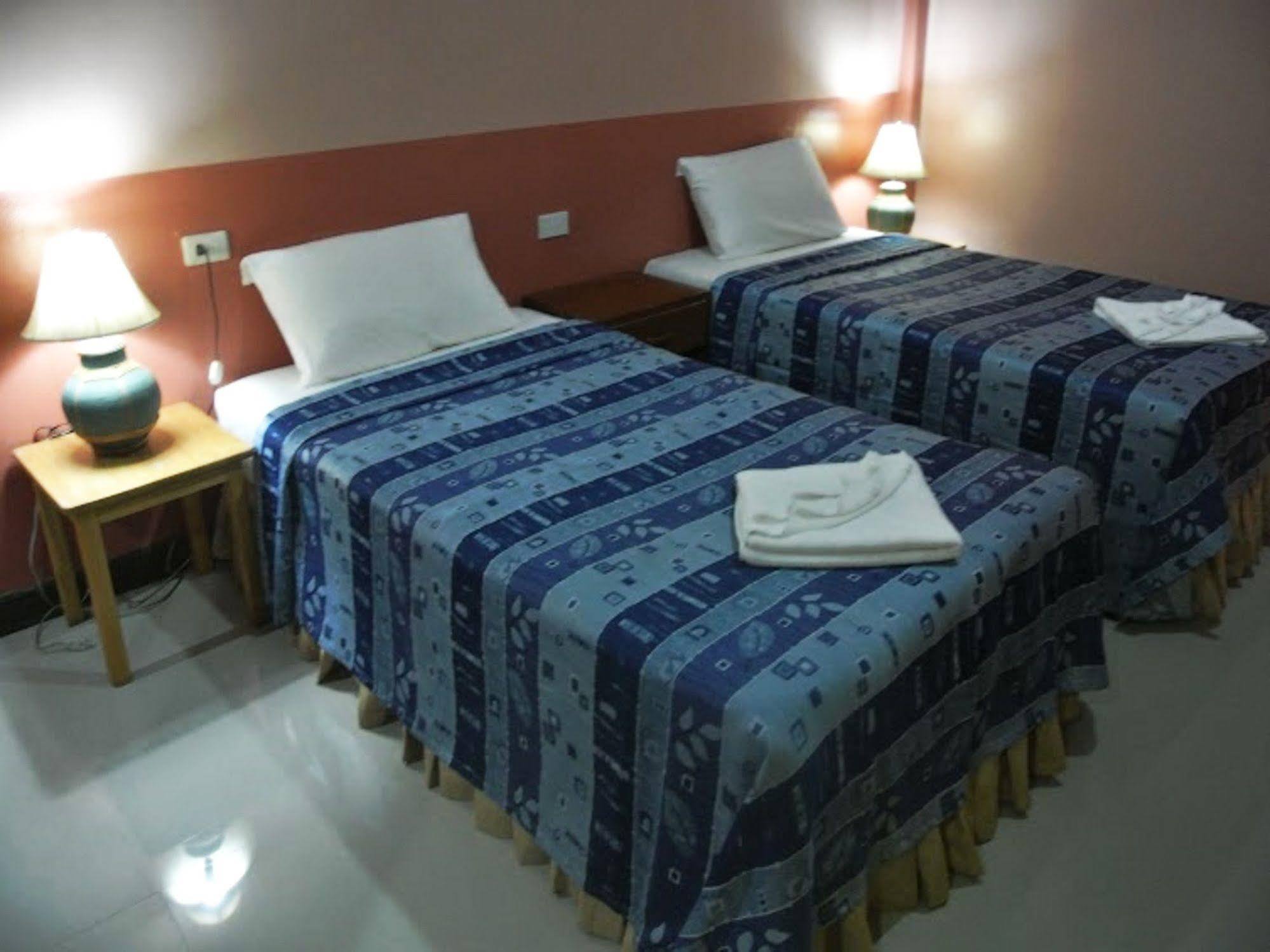 Silla Patong Hostel Luaran gambar