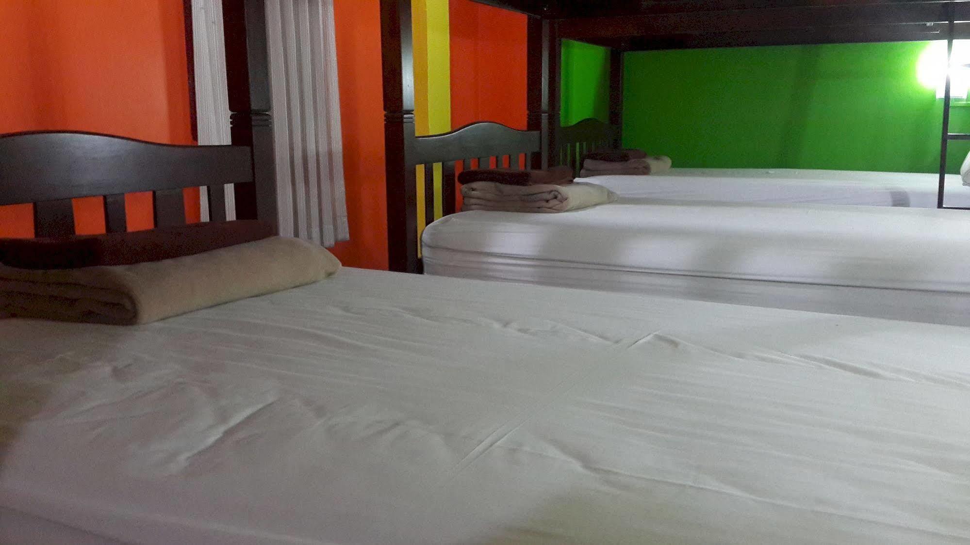 Silla Patong Hostel Luaran gambar