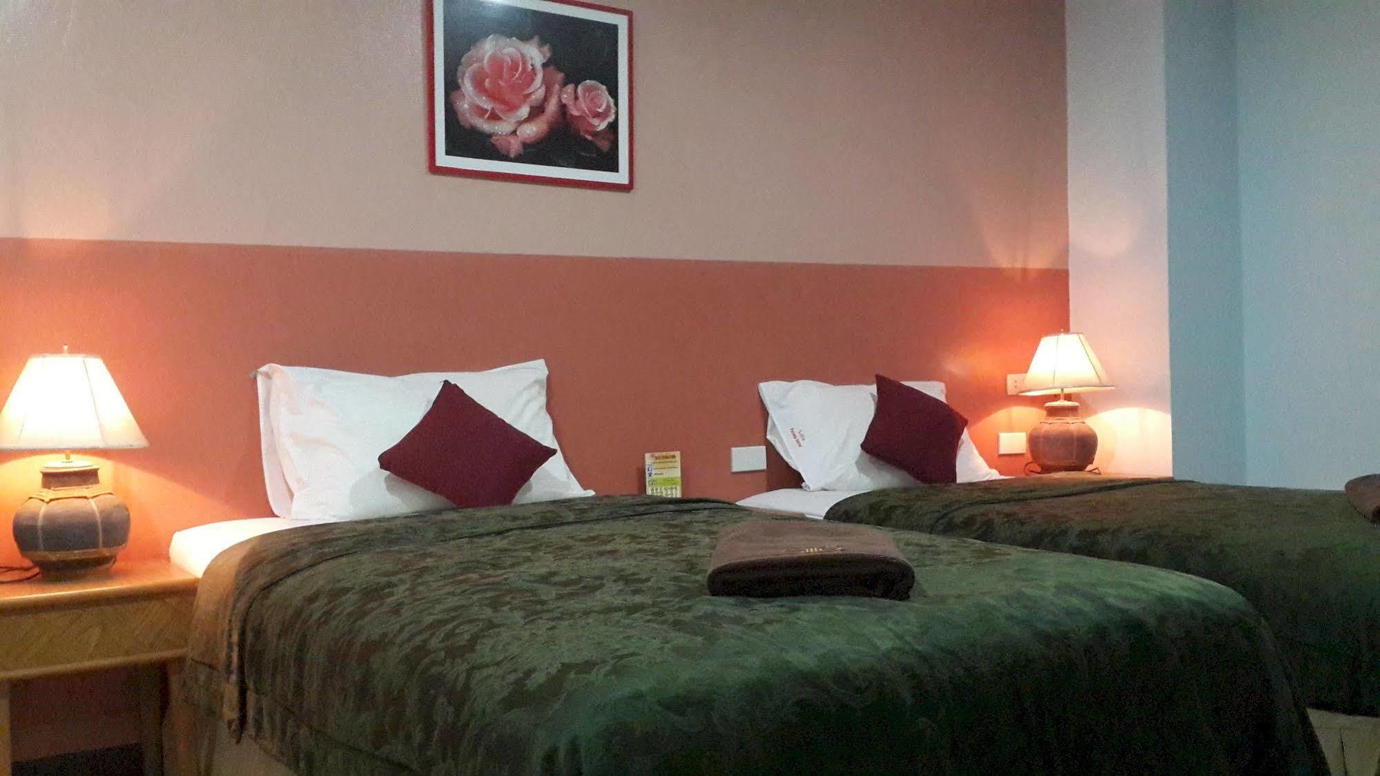 Silla Patong Hostel Luaran gambar