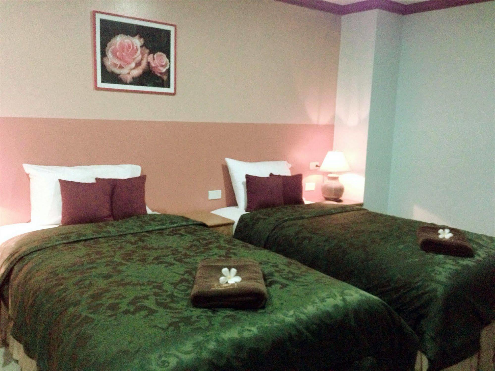 Silla Patong Hostel Luaran gambar